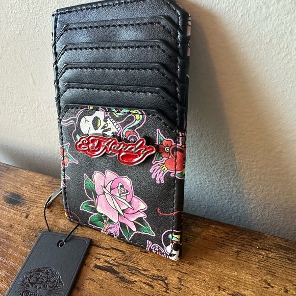 Ed Hardy Black Card Holder Zipper
Pouch with Skull and Floral Design NWT - Picture 3 of 6